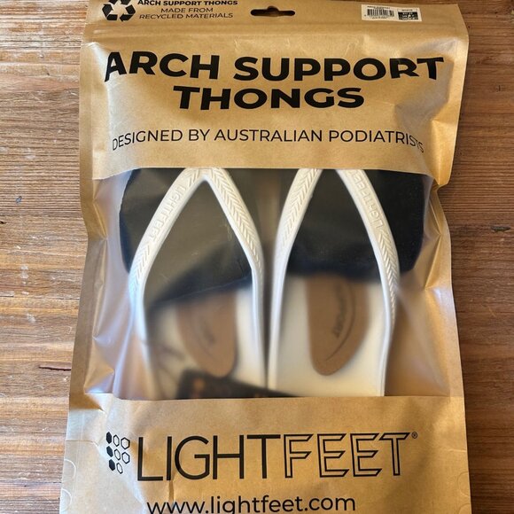 LIGHTFEET Arch Support Thongs - Size 8 Womens - White - NEW - Picture 1 of 3
